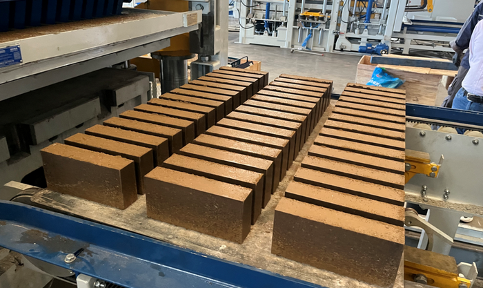 ZN1500 Tam Avtomatik Kərpic Hazırlayan Maşın Şərqi Çin Müştərisinə Palçıq Resursunun İstifadəsini Gücləndirir